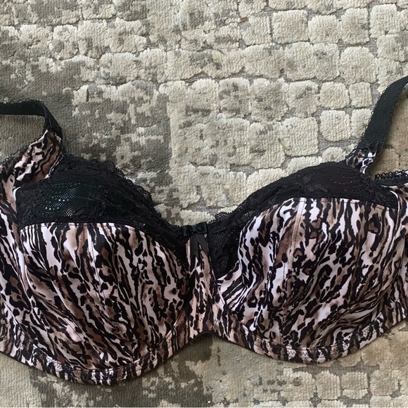 Elomi .   Size 36J  Animal Print bra.  Excellent condition. - Picture 2 of 4